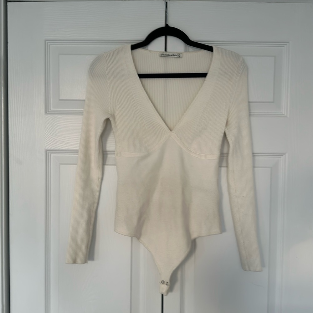 ABERCROMBIE & FITCH WHITE BODYSUIT FORM-FITTING
